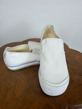 Keen White Canvas Slip On Shoes Rubber Toe Cap Round Toe Size 10 Made in Mexico